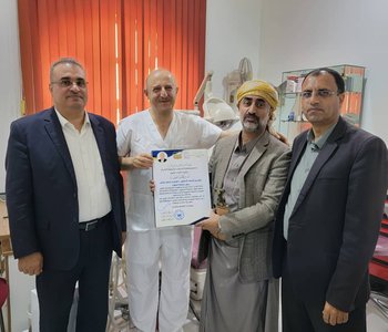 محافظ المحويت يكرم رئيس جامعة صنعاء السابق